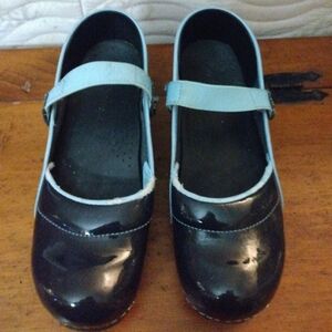 Koi nurse clogs navy and baby/light blue with black heels and black chunk heel